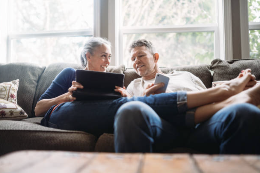 impact of social media on relationship satisfaction couple together on devices